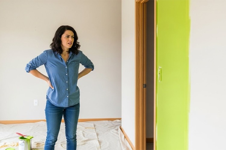 Interior paint color mismatch demonstrating poor decisions in how to choose interior paint colors for a home.